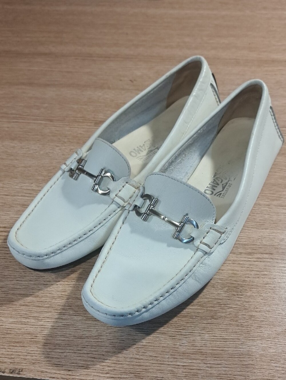 Salvatore Ferragamo Gancini Driving Flats 9.5 - Picture 4 of 14